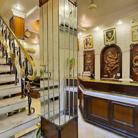 Hotel Heera Колката Екстериор снимка