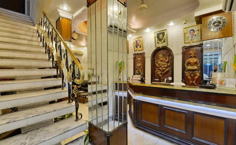 Hotel Heera Колката Екстериор снимка