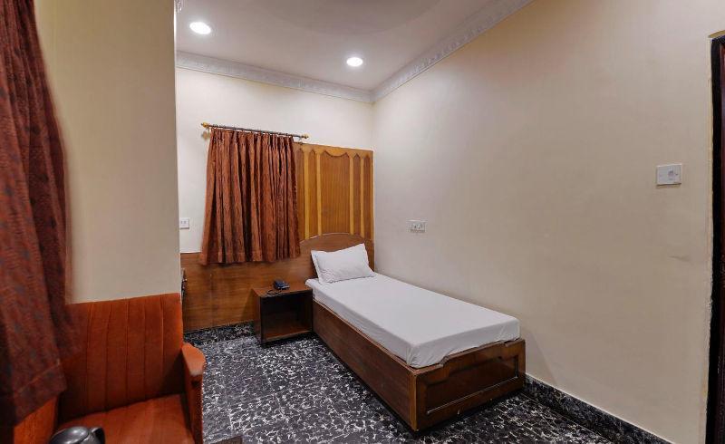 Hotel Heera Колката Екстериор снимка