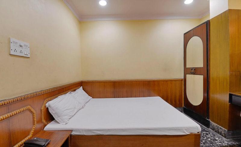 Hotel Heera Колката Екстериор снимка