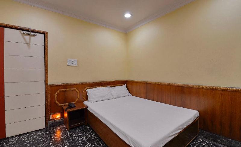 Hotel Heera Колката Екстериор снимка
