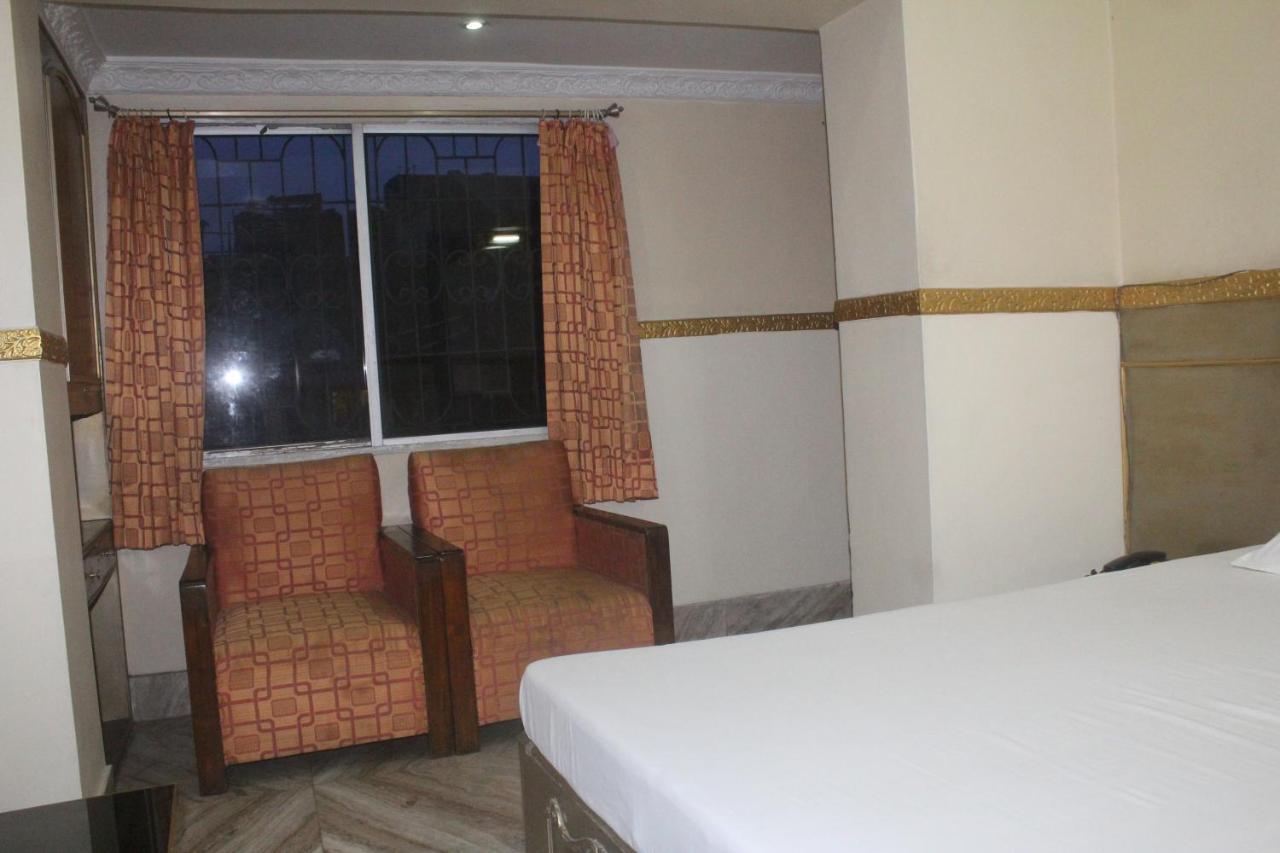 Hotel Heera Колката Екстериор снимка