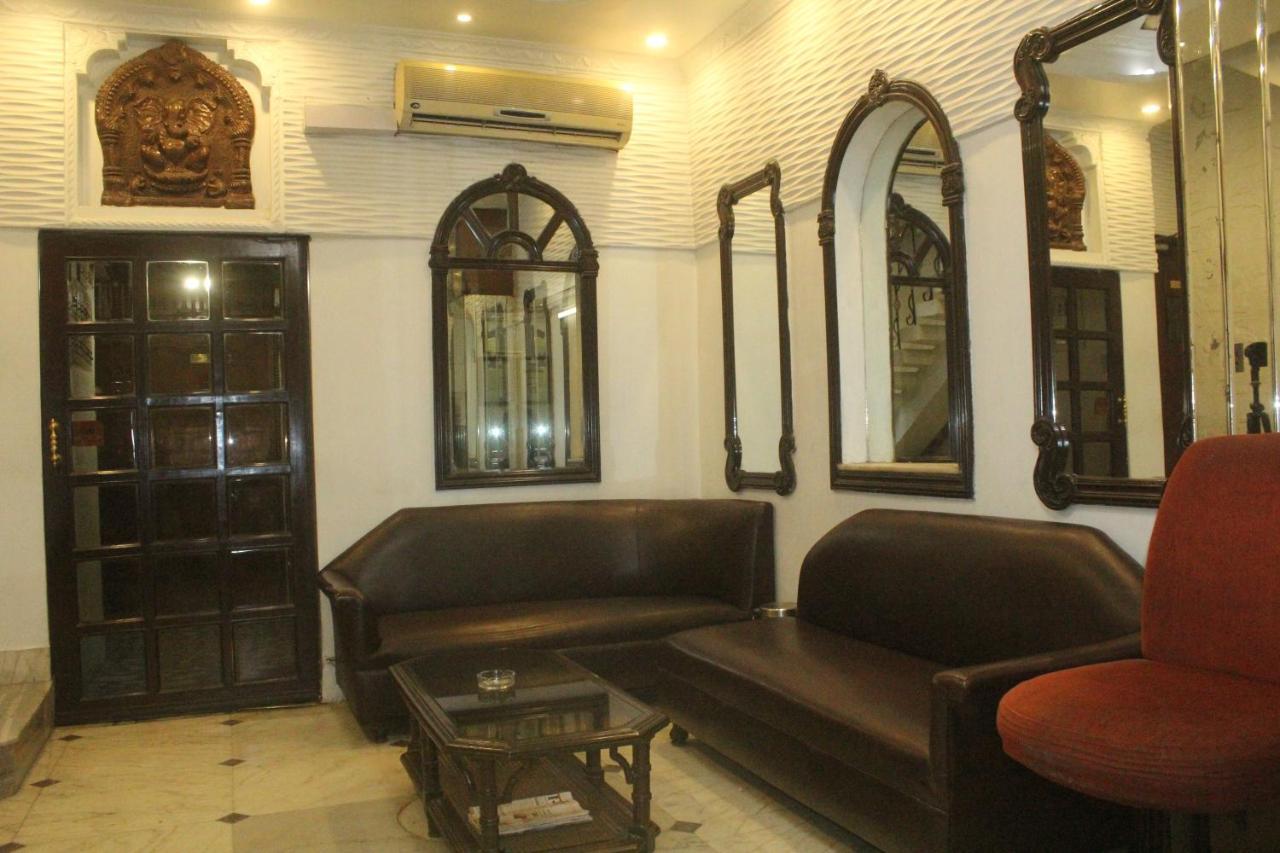 Hotel Heera Колката Екстериор снимка